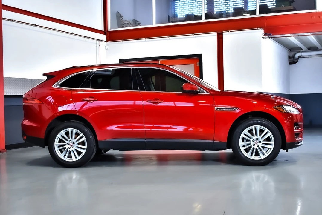 2017 Jaguar F-Pace - Image 11 of 31