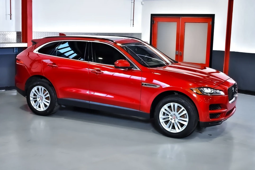 2017 Jaguar F-Pace - Image 7 of 31