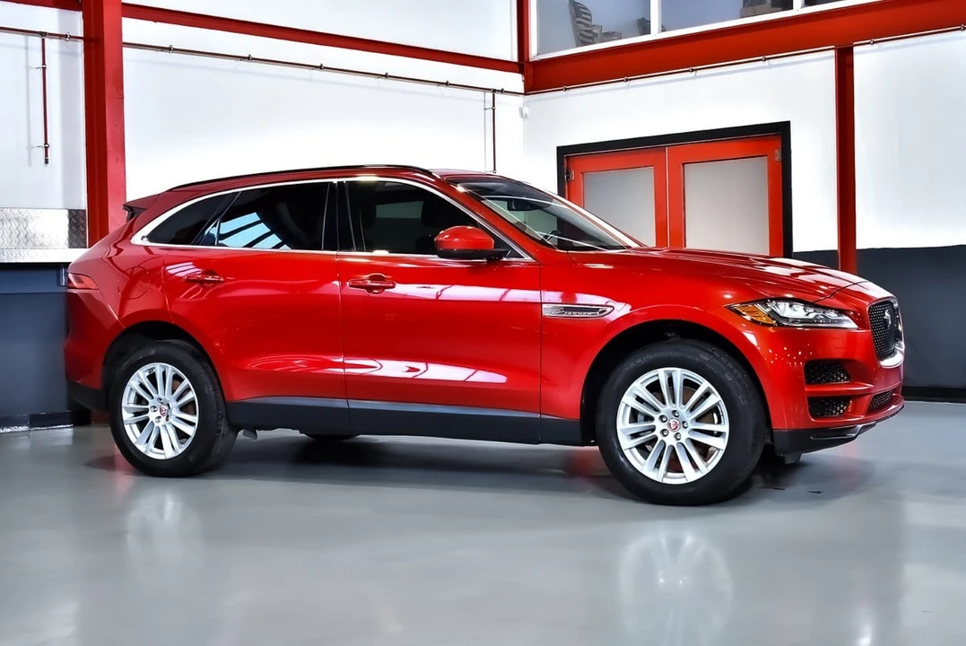 2017 Jaguar F-Pace - Image 9 of 31