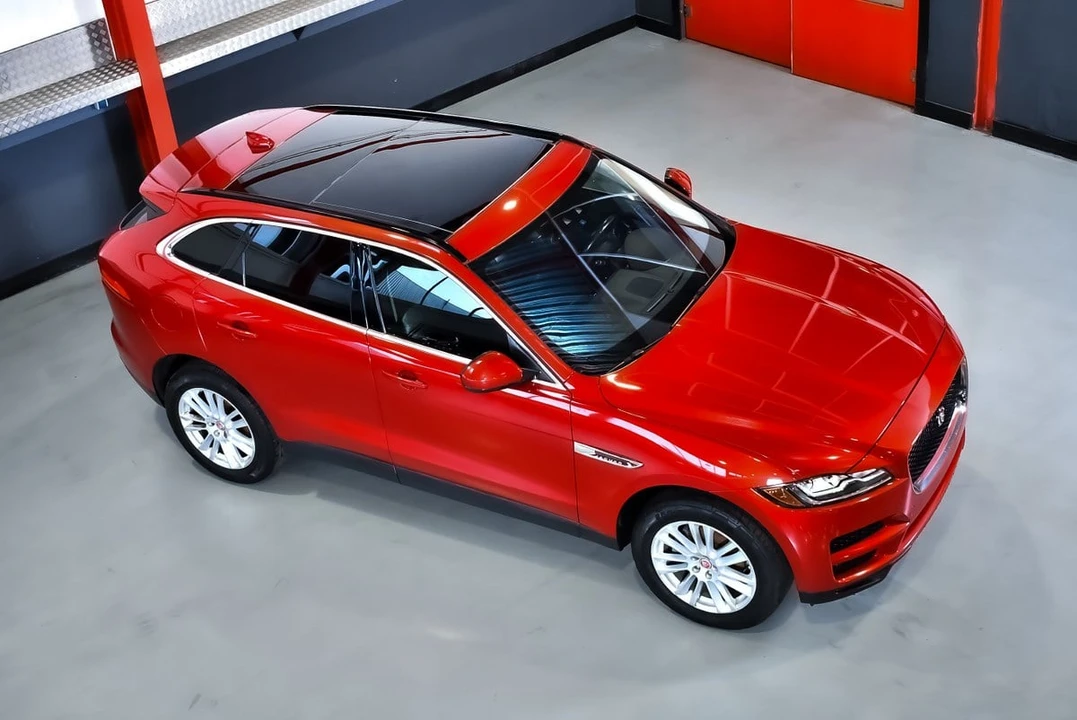 2017 Jaguar F-Pace - Image 13 of 31