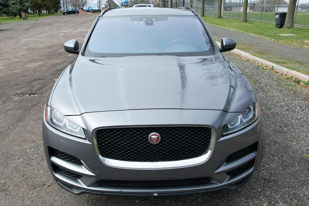 2017 Jaguar F-Pace - Image 2 of 16