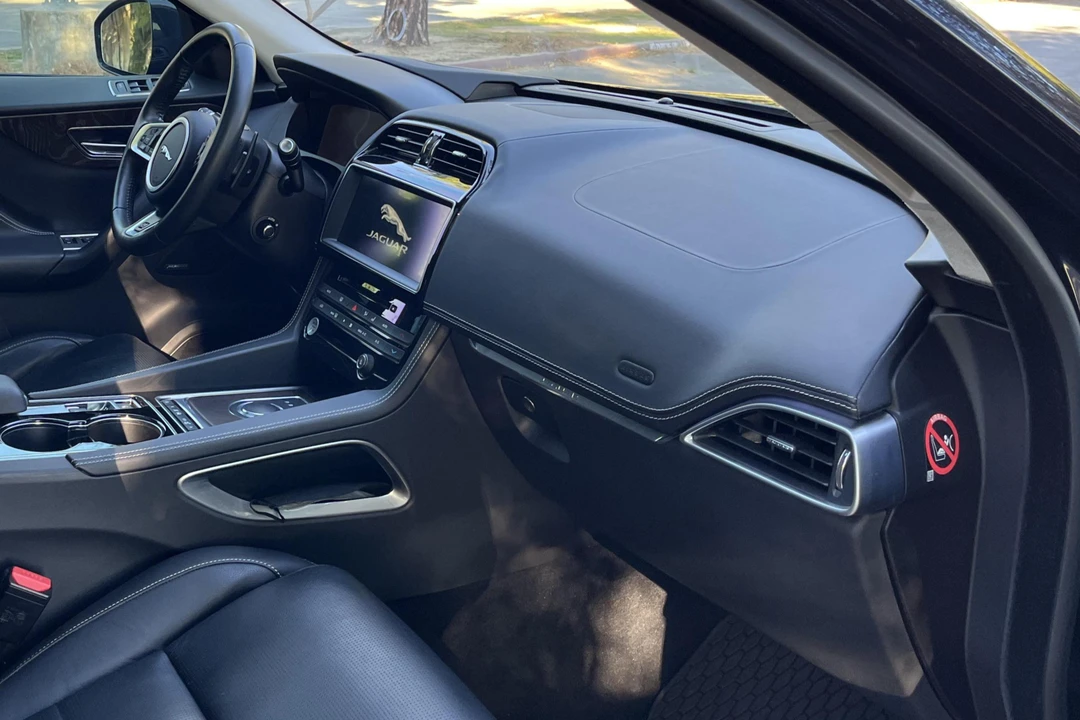 2017 Jaguar F-Pace - Image 21 of 31