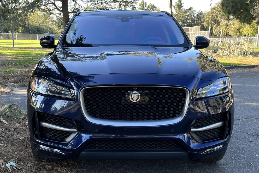 2017 Jaguar F-Pace - Image 2 of 31