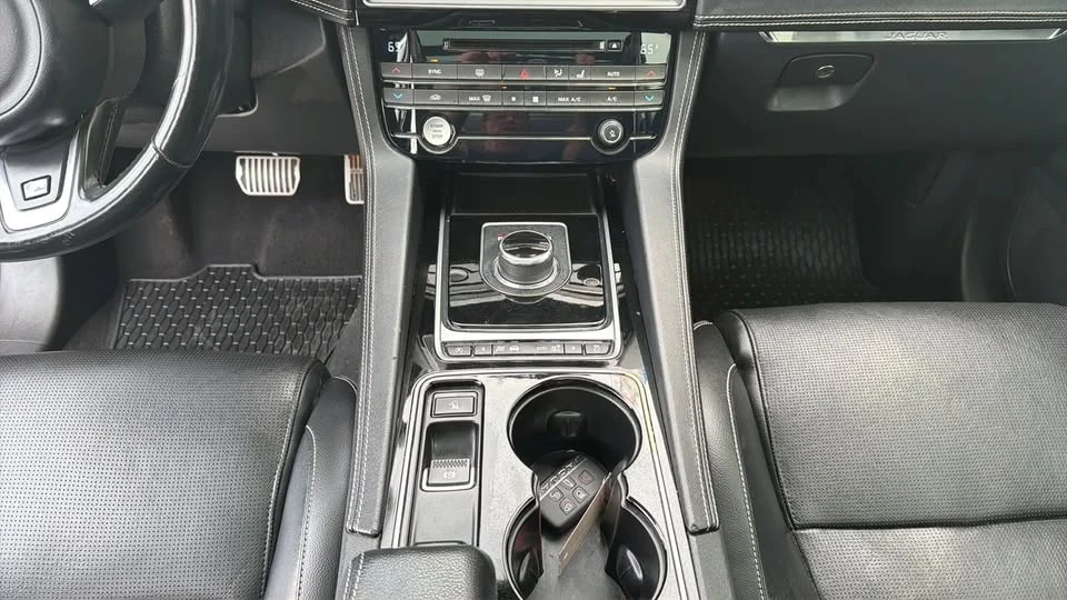2017 Jaguar F-Pace - Image 6 of 20