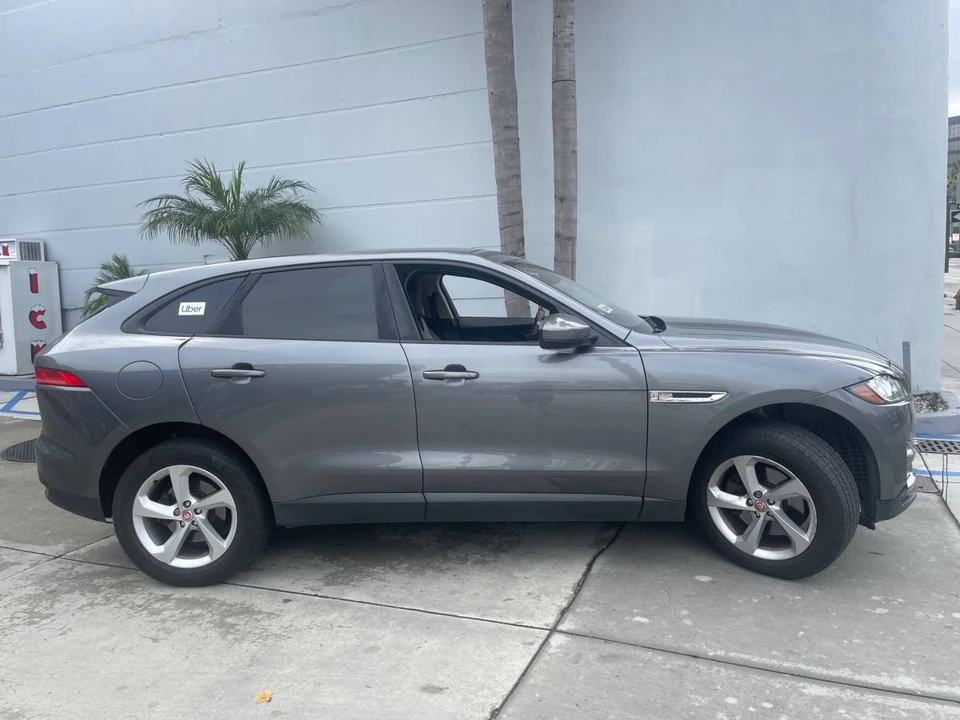 2017 Jaguar F-Pace - Image 7 of 13