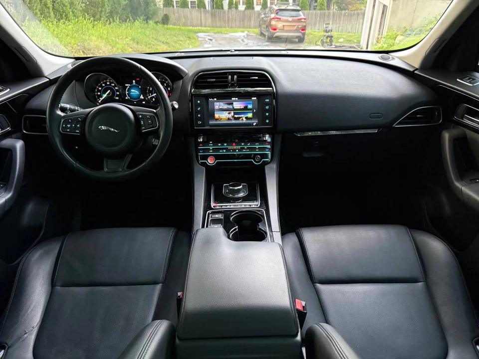 2017 Jaguar F-Pace - Image 18 of 22