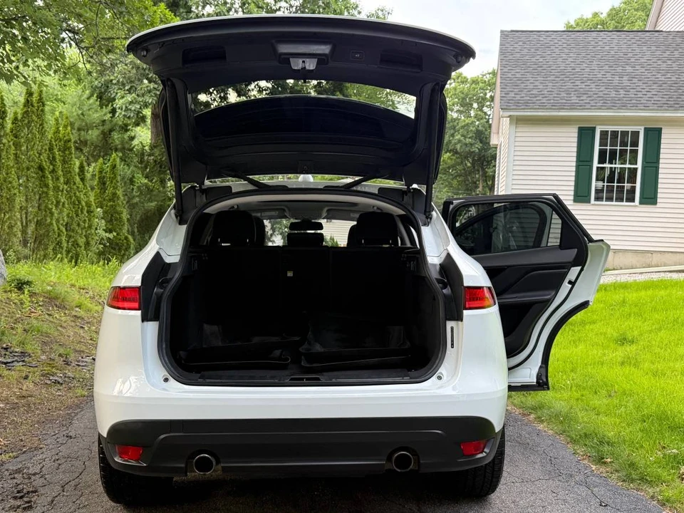 2017 Jaguar F-Pace - Image 11 of 22