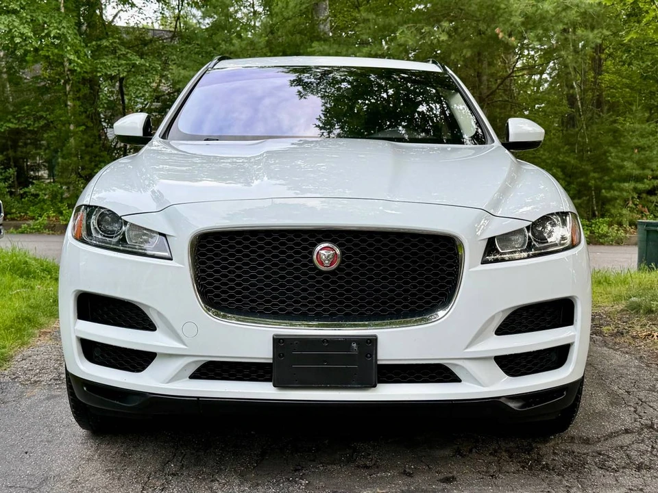 2017 Jaguar F-Pace - Image 2 of 22