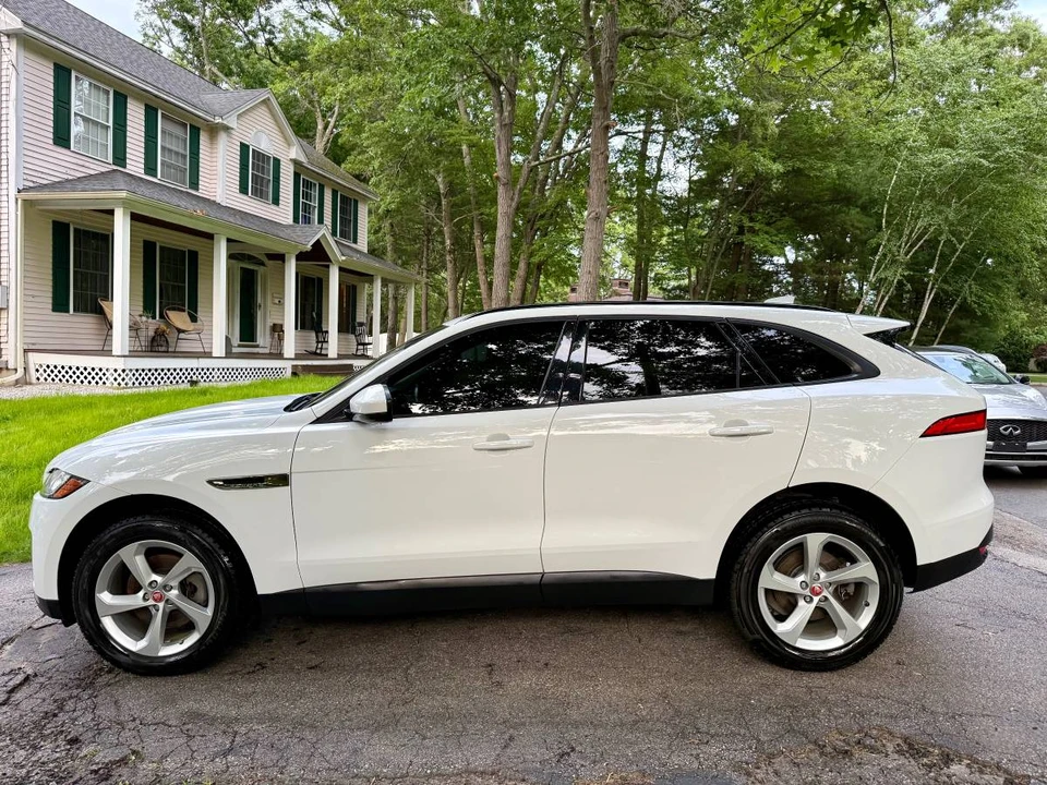 2017 Jaguar F-Pace - Image 8 of 22