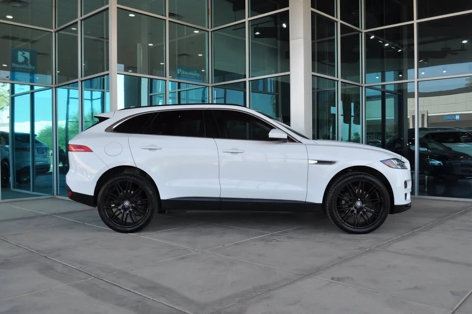 2017 Jaguar F-Pace - Image 4 of 18