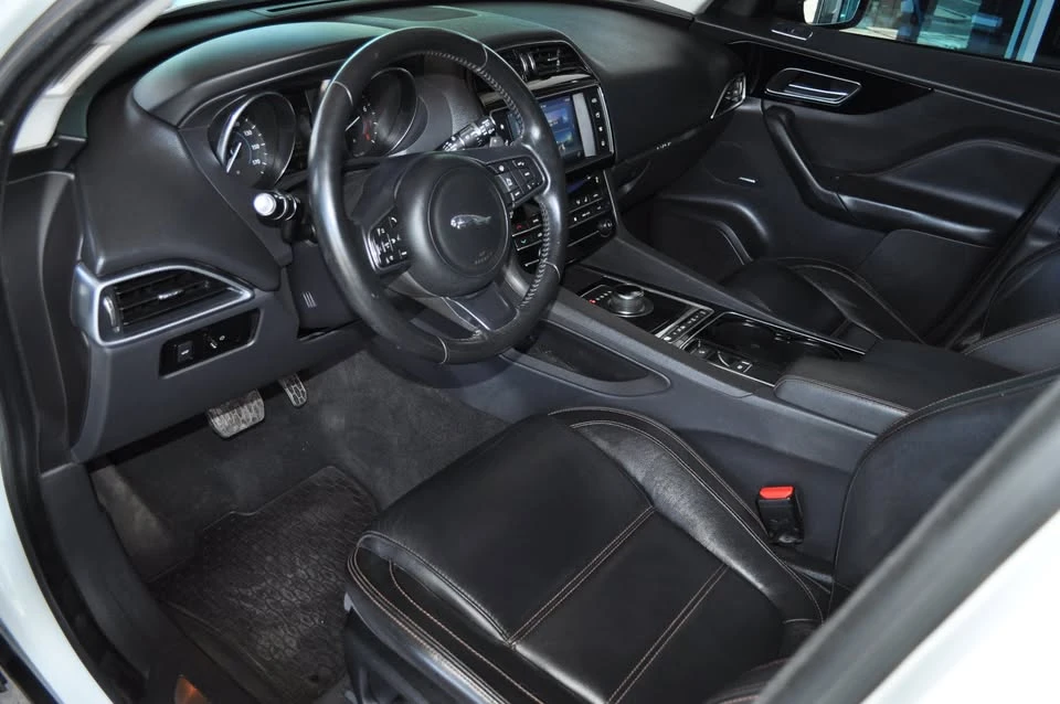 2017 Jaguar F-Pace - Image 11 of 18