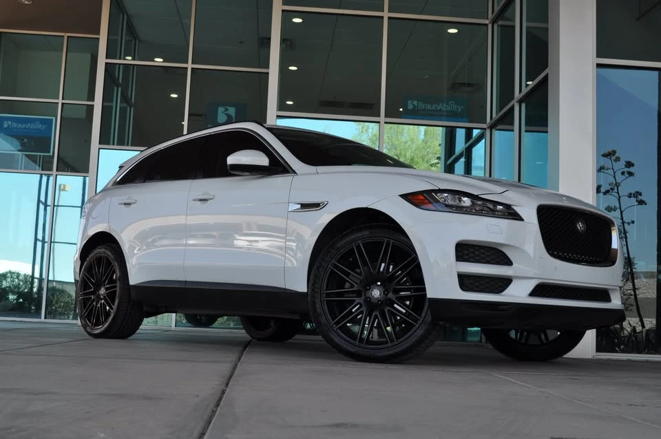 2017 Jaguar F-Pace - Image 2 of 18