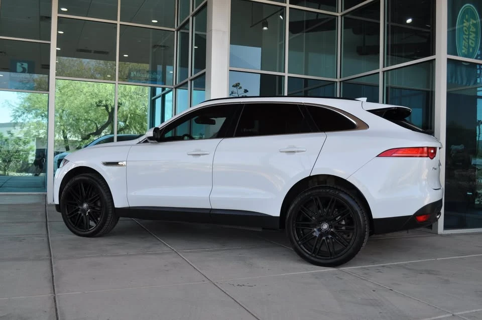 2017 Jaguar F-Pace - Image 10 of 18
