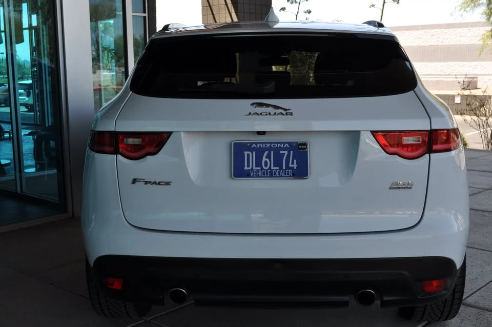 2017 Jaguar F-Pace - Image 9 of 18