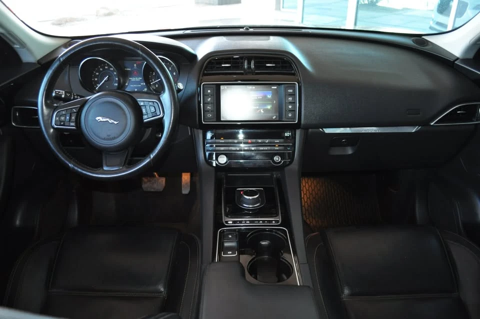 2017 Jaguar F-Pace - Image 3 of 18