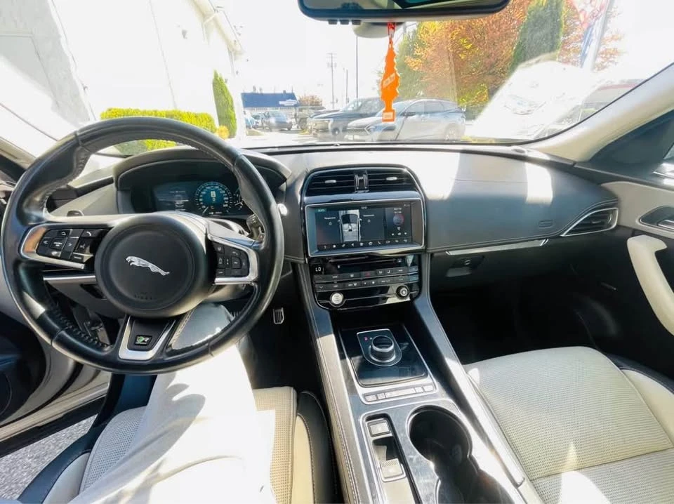 2017 Jaguar F-Pace - Image 10 of 12