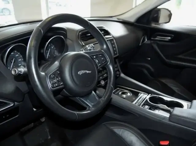 2017 Jaguar F-Pace - Image 6 of 9