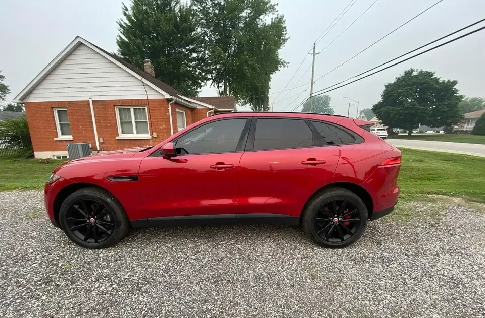 2017 Jaguar F-Pace - Image 2 of 9