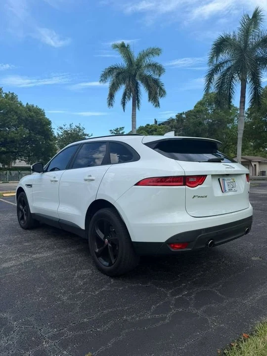 2017 Jaguar F-Pace - Image 4 of 20