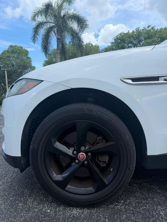2017 Jaguar F-Pace - Image 19 of 20