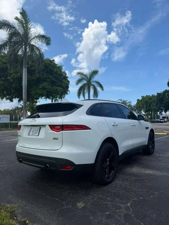 2017 Jaguar F-Pace - Image 6 of 20