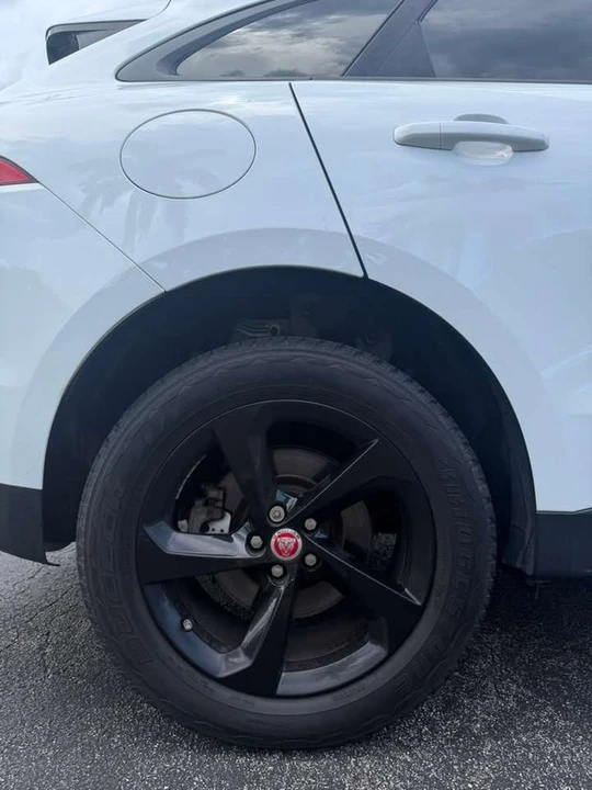 2017 Jaguar F-Pace - Image 18 of 20