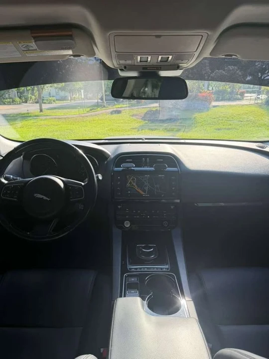 2017 Jaguar F-Pace - Image 10 of 20