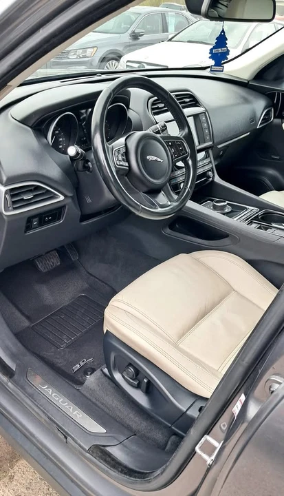 2017 Jaguar F-Pace - Image 9 of 14
