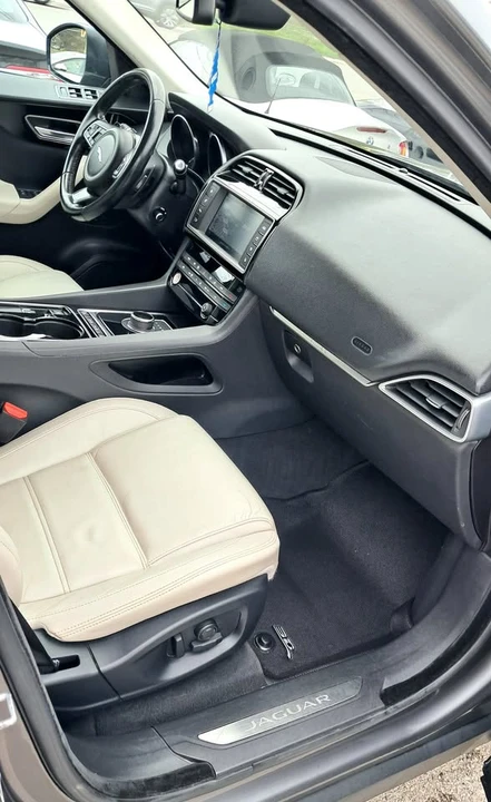 2017 Jaguar F-Pace - Image 7 of 14