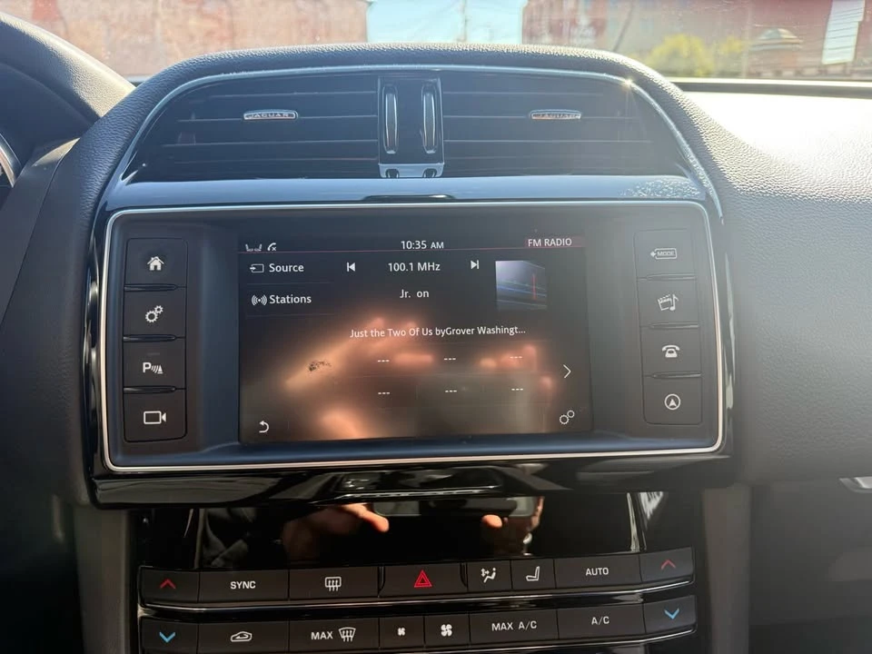 2017 Jaguar F-Pace - Image 8 of 10