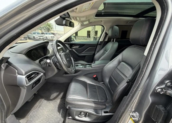 2017 Jaguar F-Pace - Image 10 of 12