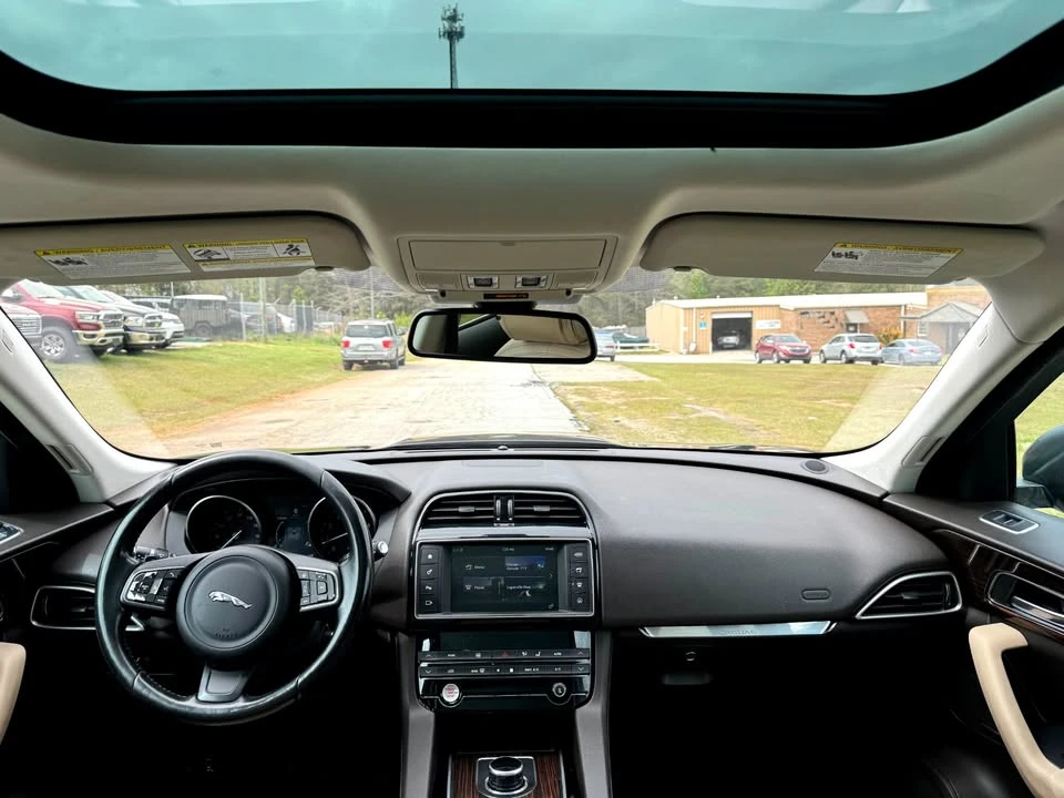 2017 Jaguar F-Pace - Image 11 of 20