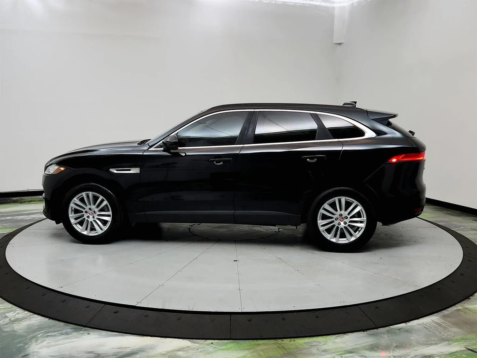 2017 Jaguar F-Pace - Image 8 of 12