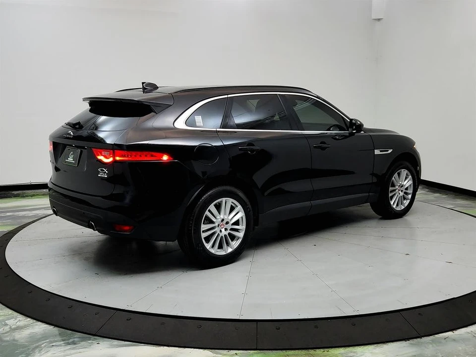 2017 Jaguar F-Pace - Image 5 of 12