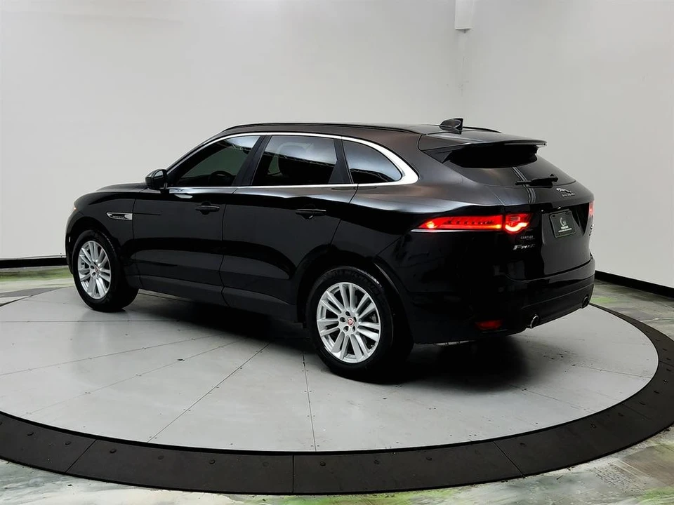 2017 Jaguar F-Pace - Image 7 of 12