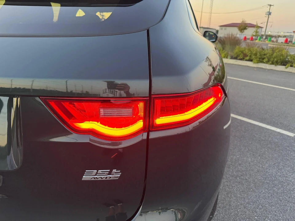 2017 Jaguar F-Pace - Image 18 of 31