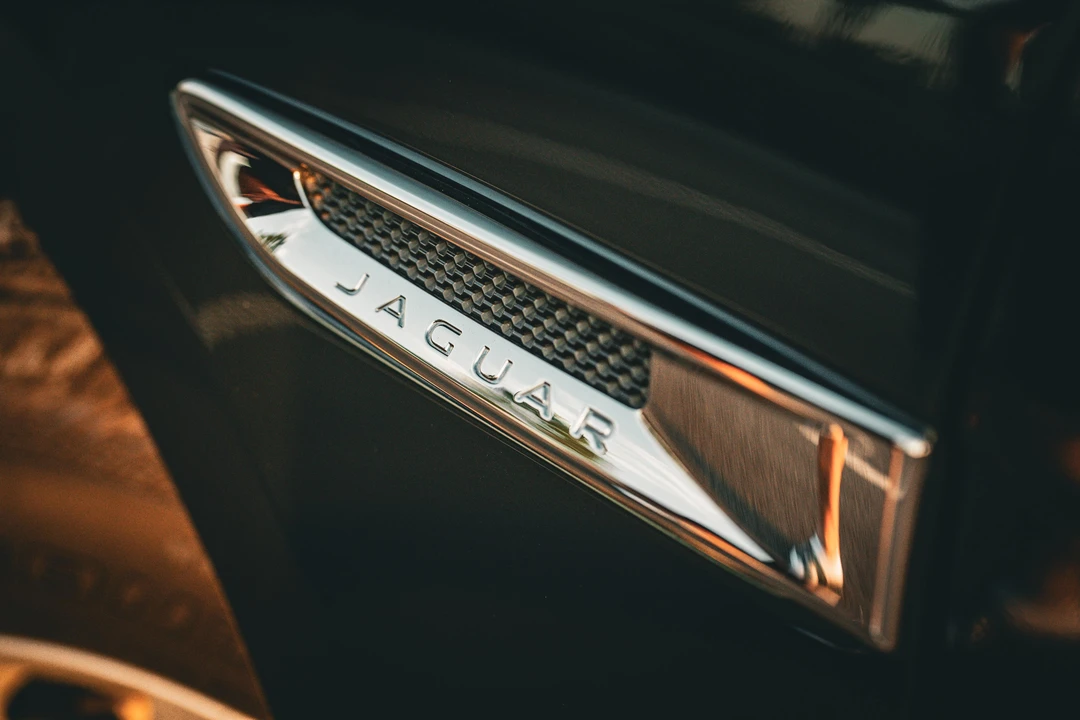2017 Jaguar F-Pace - Image 16 of 31