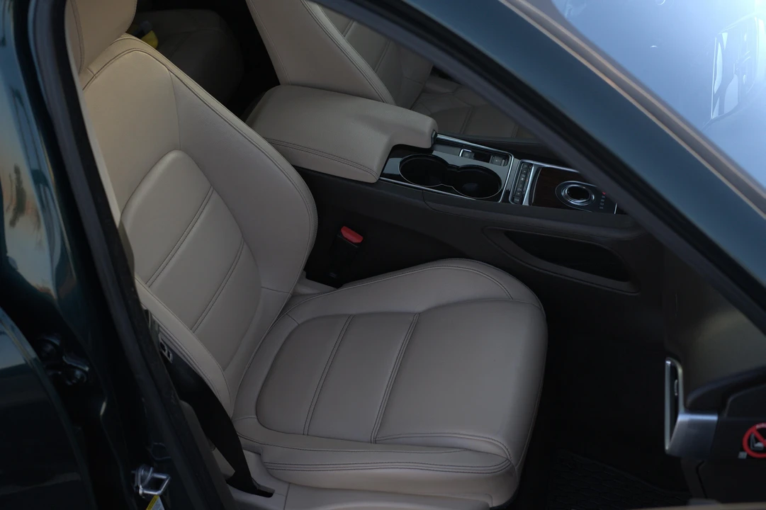 2017 Jaguar F-Pace - Image 29 of 31