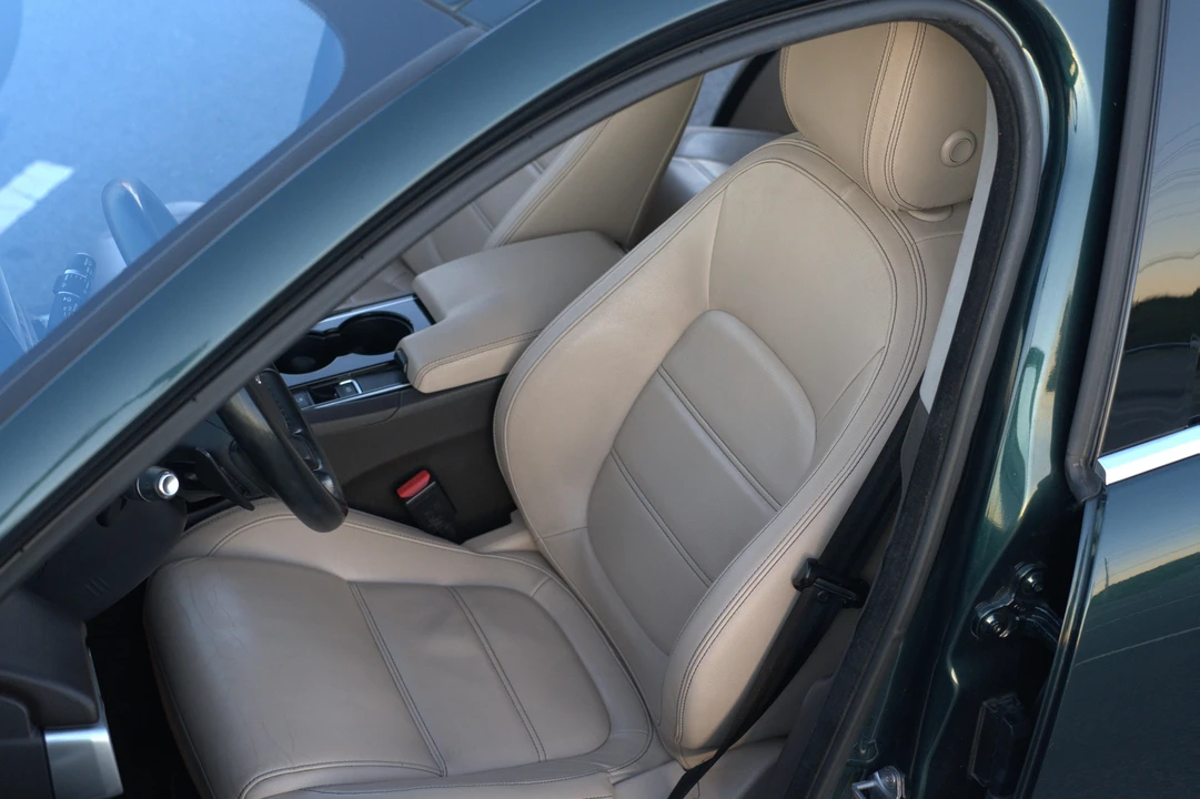2017 Jaguar F-Pace - Image 28 of 31