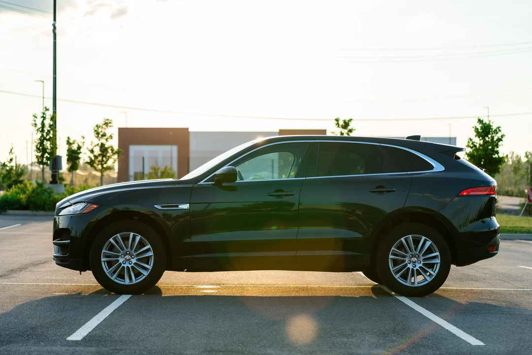 2017 Jaguar F-Pace - Image 7 of 31