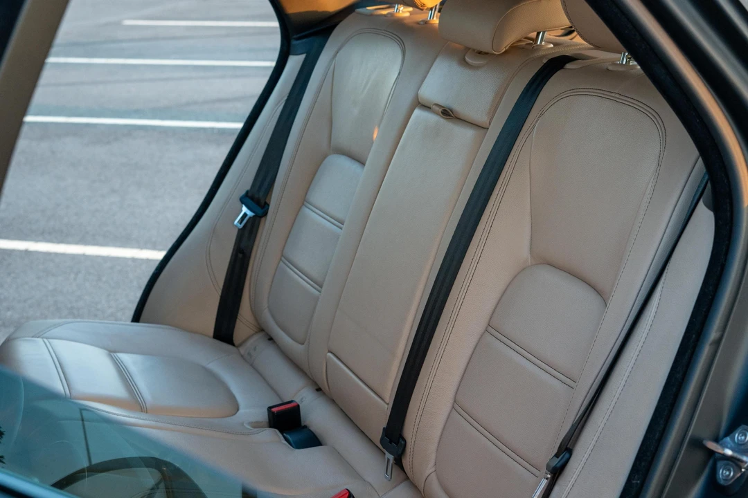 2017 Jaguar F-Pace - Image 26 of 31