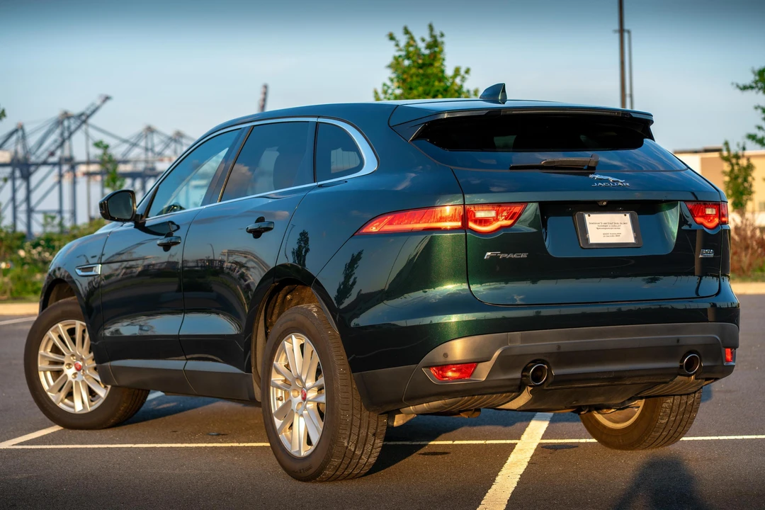 2017 Jaguar F-Pace - Image 4 of 31