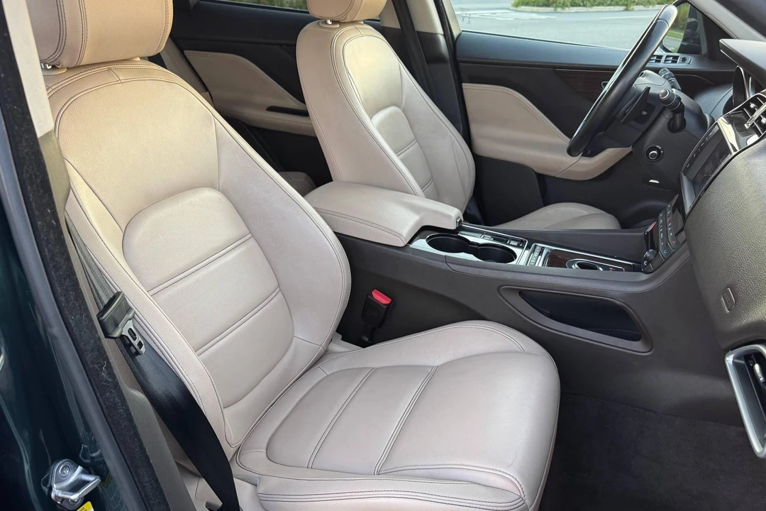 2017 Jaguar F-Pace - Image 25 of 31