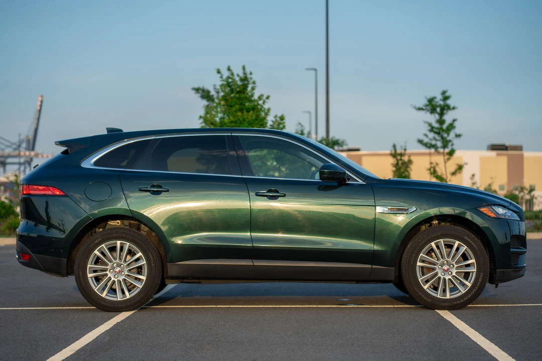 2017 Jaguar F-Pace - Image 3 of 31