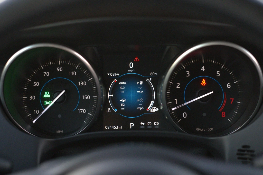 2017 Jaguar F-Pace - Image 27 of 31