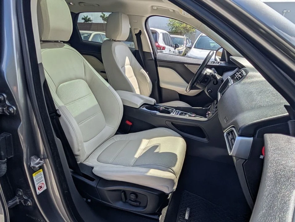 2017 Jaguar F-Pace - Image 17 of 21
