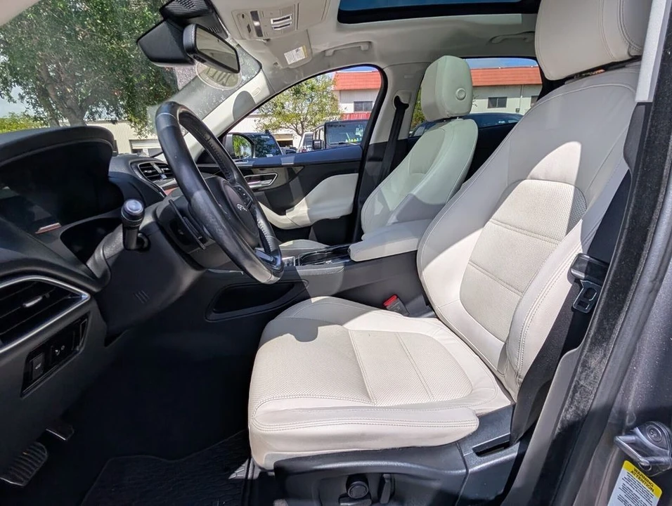 2017 Jaguar F-Pace - Image 10 of 21