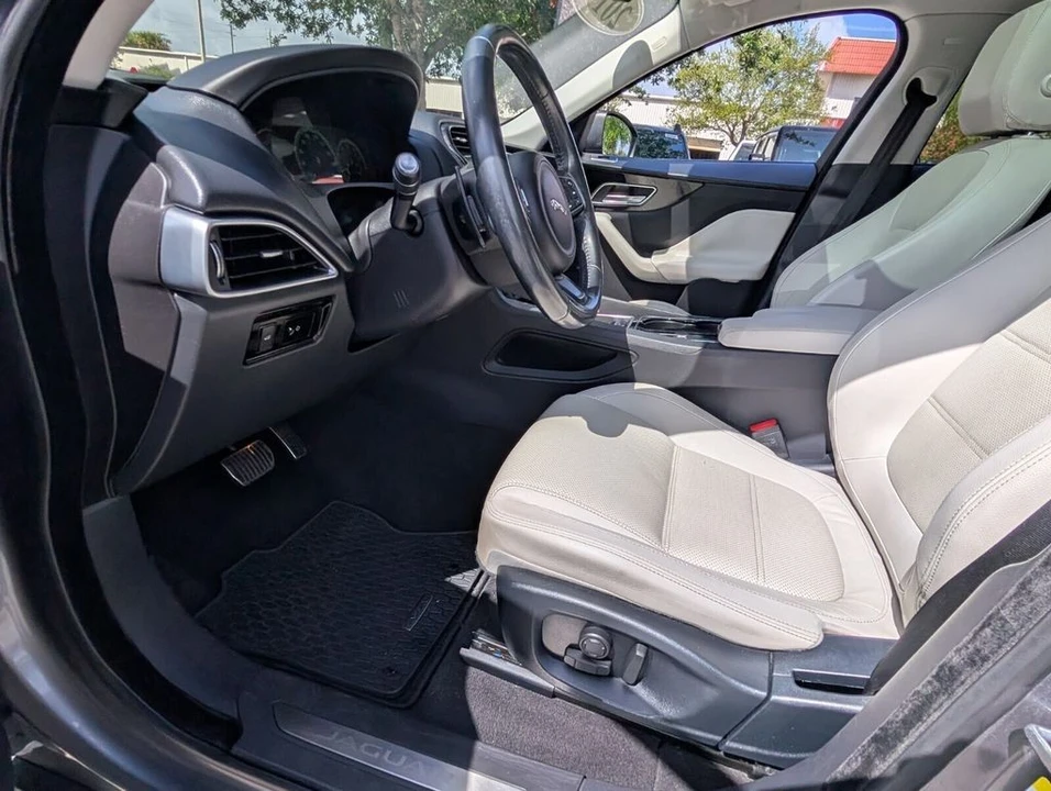 2017 Jaguar F-Pace - Image 11 of 21