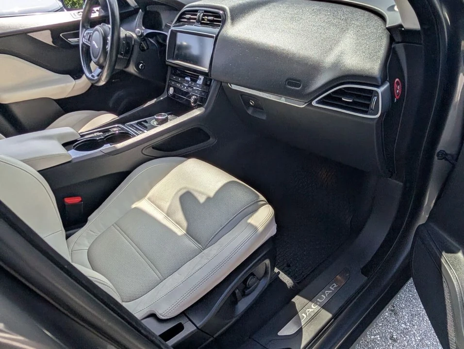 2017 Jaguar F-Pace - Image 16 of 21