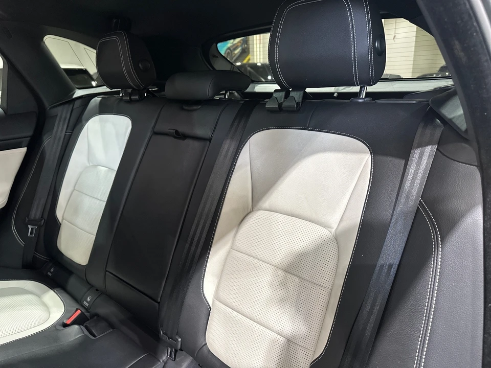 2017 Jaguar F-Pace - Image 8 of 12